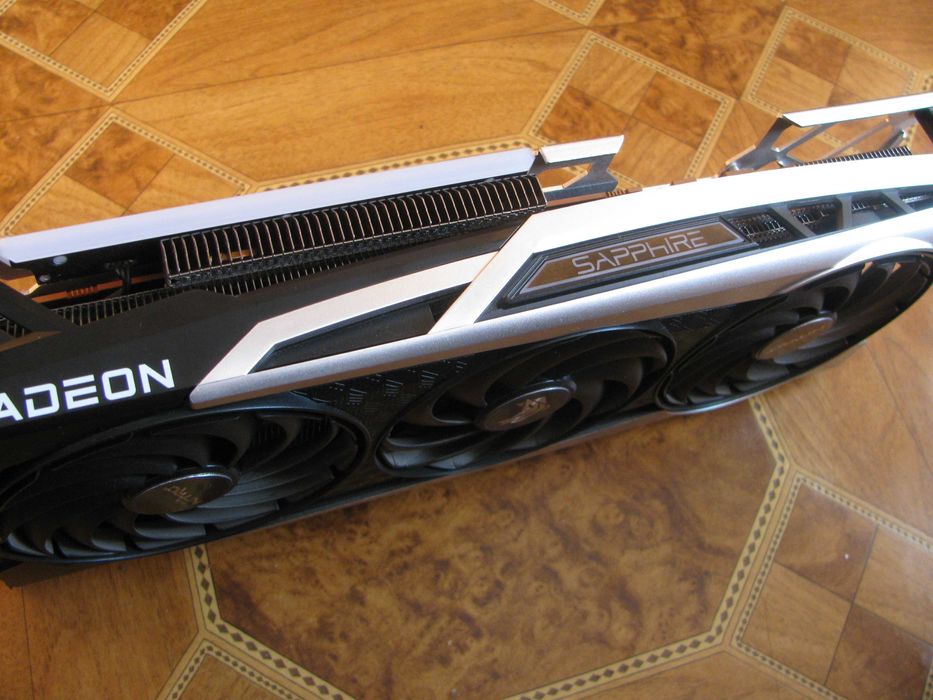 Saphire  Radeon  RX 6700 XT 12GB NITRO+    Мега  Яка  Видео  Карта