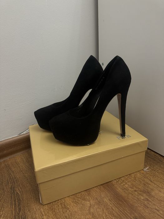 Каблук туфли черный