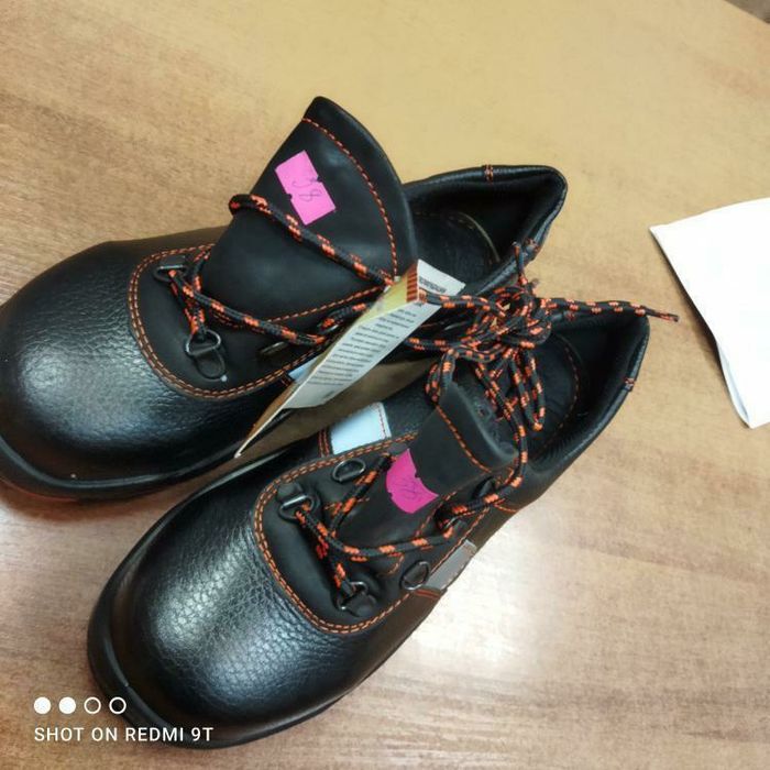 Продам спецобувь 38 рр