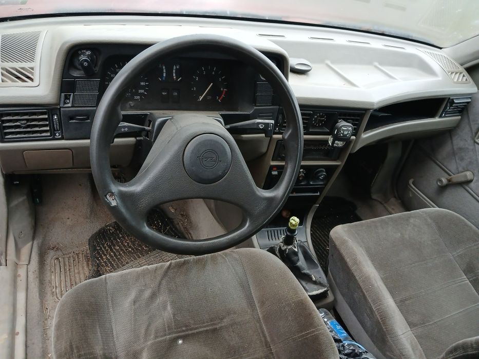 Opel kadett на ЧАСТИ