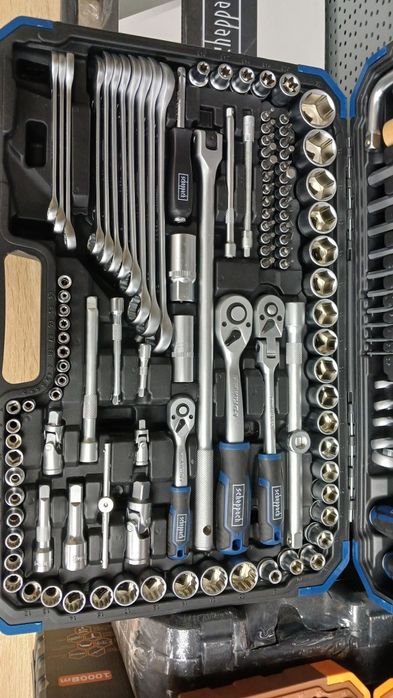 Продаётся набор инструментов