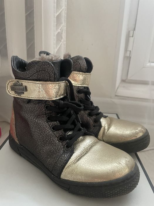 Продам детские ботинки