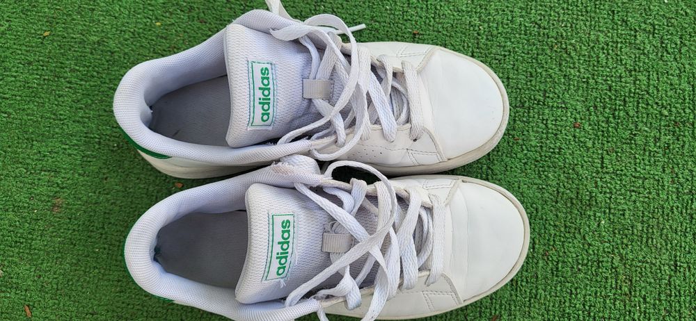 Vând pantof sport Adidas, marimea 34