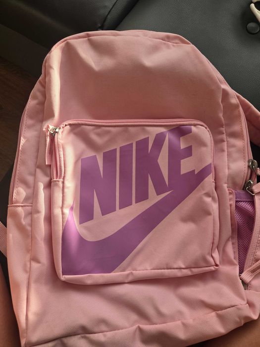 Розова раница на Nike за училище