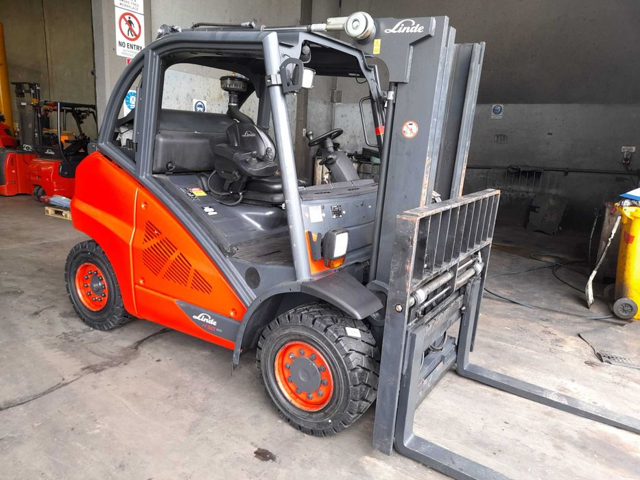 Anvelopa stivuitor SOLIDEAL 18x7-8 cu montaj la fata locului