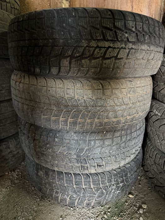 Продам шипованные шины
