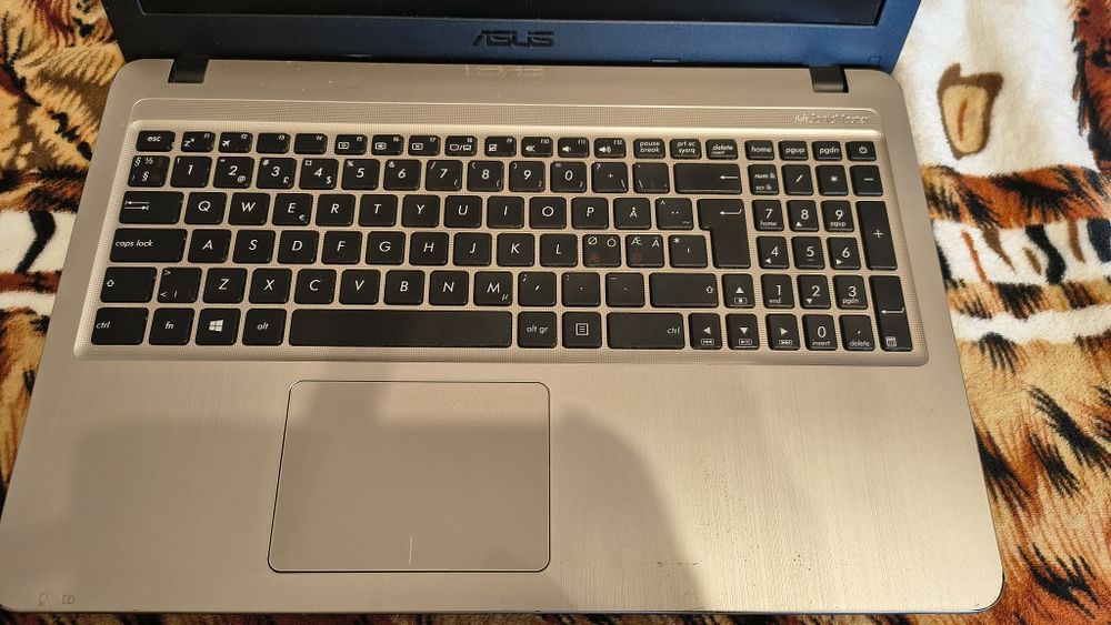 Laptop ASUS  F540LA - piese, second hand