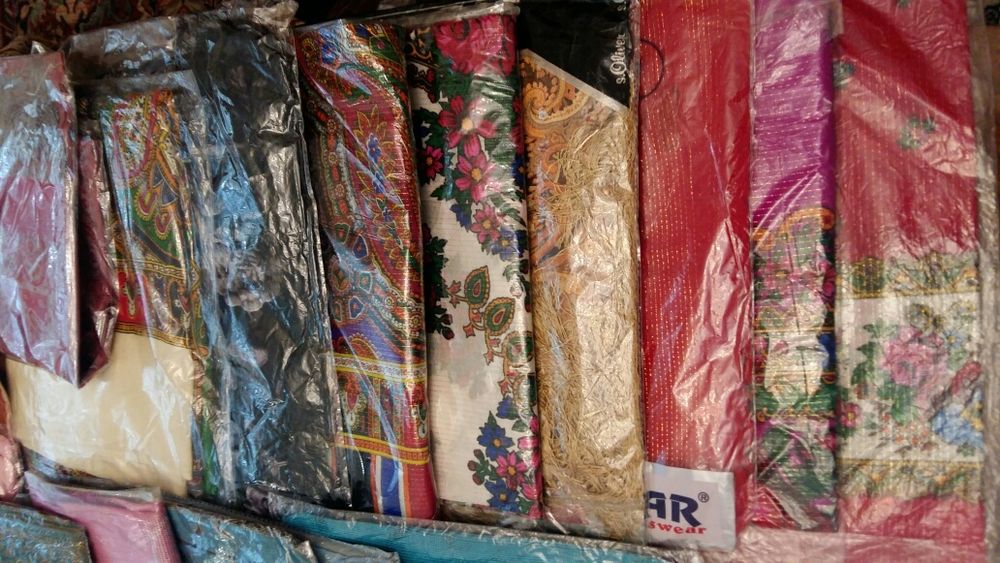 Платки, палантины разные. Каждый 2000 тг.