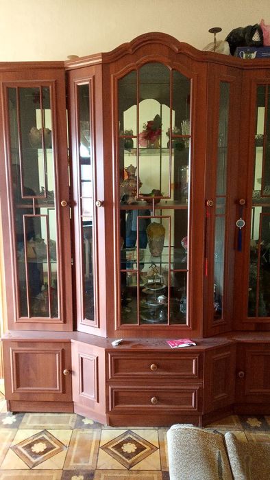 Продам стенку в хорошем состоянии 200 000 сум