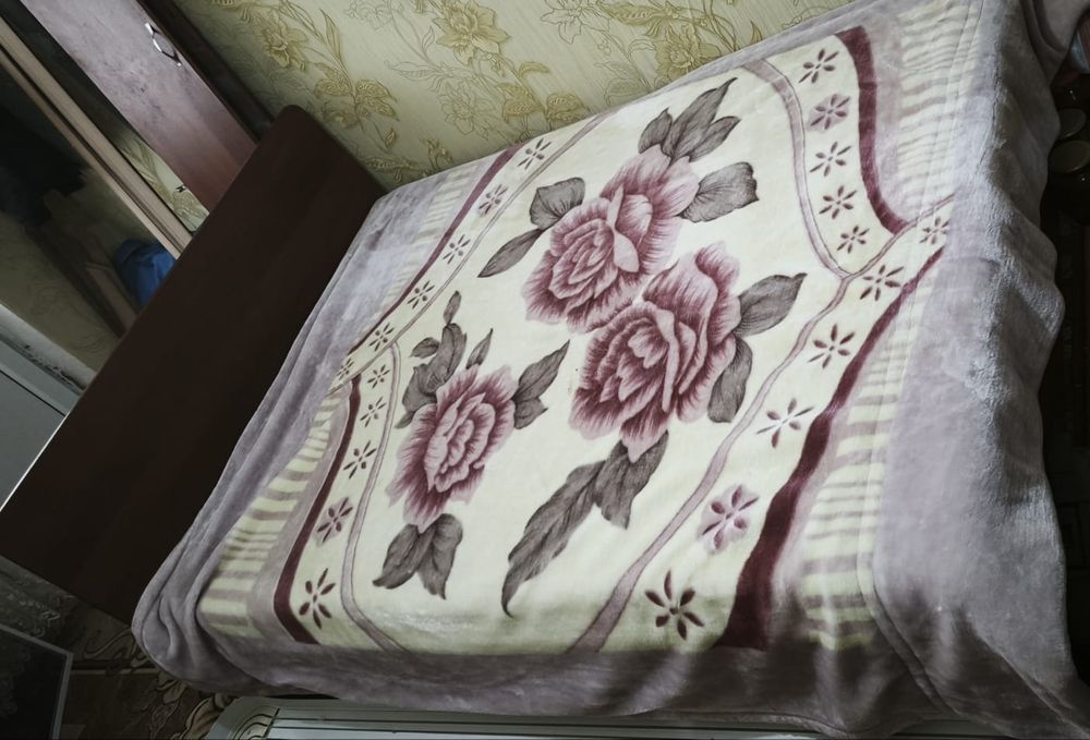 Продам кровать с матрасом