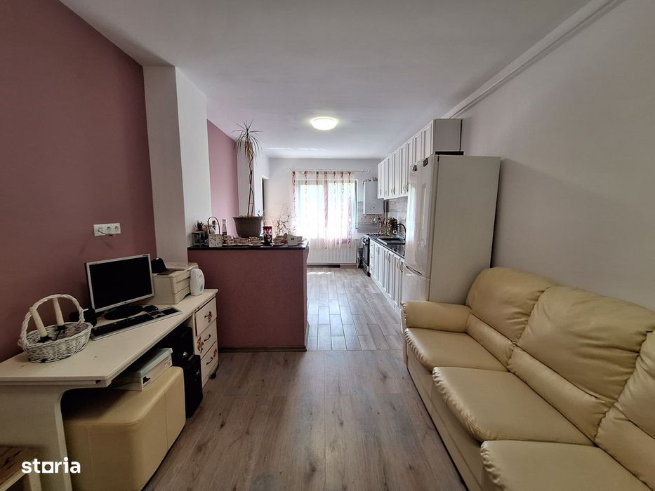 Apartament cu 3 camere, 62 mp, orientare sudica, balcon, zona Stejarul — fotografia 1