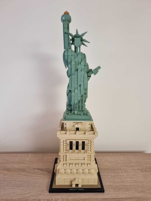 LEGO Architecture Statuia Libertatii 21042, 1685 piese