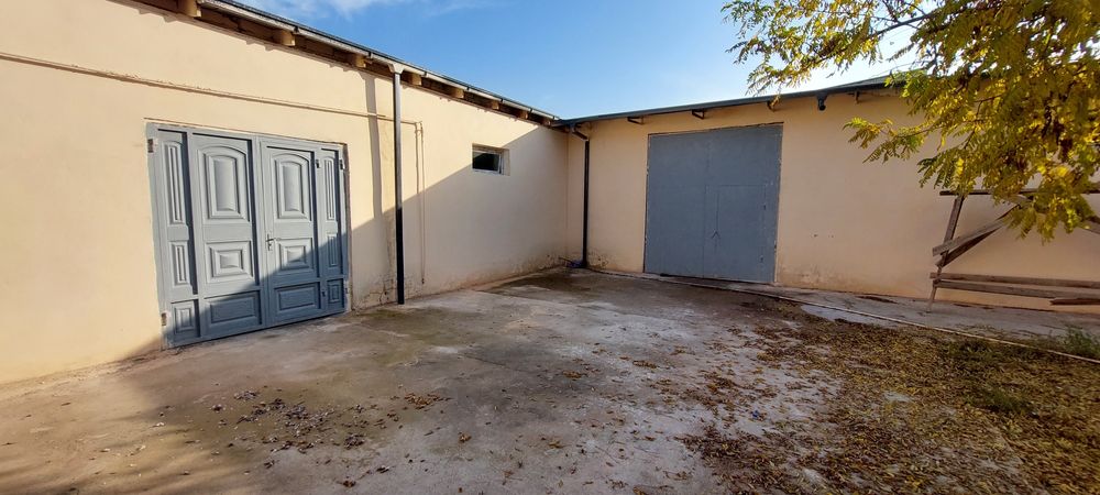 Здание сотилади шахарда