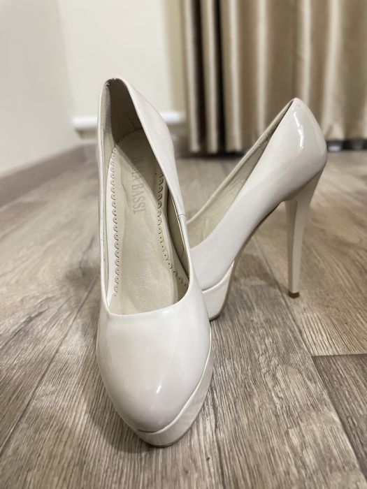 Продам платье и туфли.