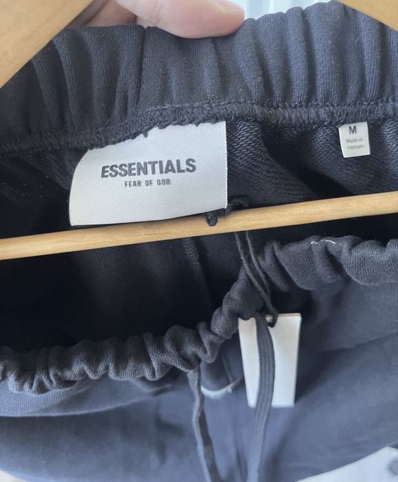 *NOU* Pantaloni Scurti Essentials - Verificare Colet