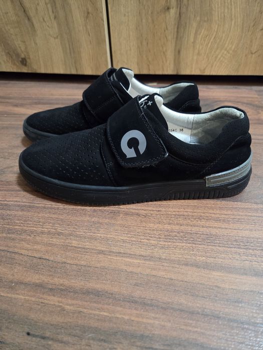 Продам ботинки 38 размер