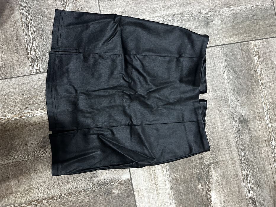 Черна кожена къса пола