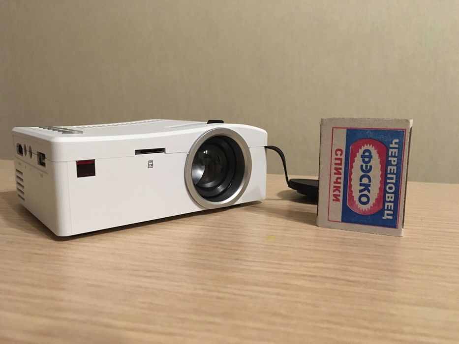 Продам компактный проектор UC18