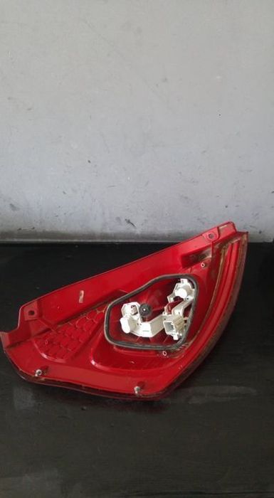 Stop tripla lampa dreapta ford fiesta 6 cb1 ccn 8a6113404