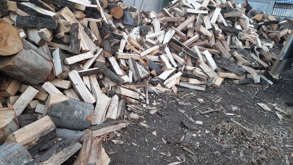 Lemne de foc sparte si uscate ,esență tare. Livrare gratuita in jud TR
