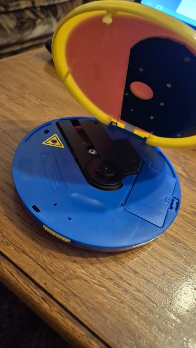 CD Playerul portabil AEG CDP-4228