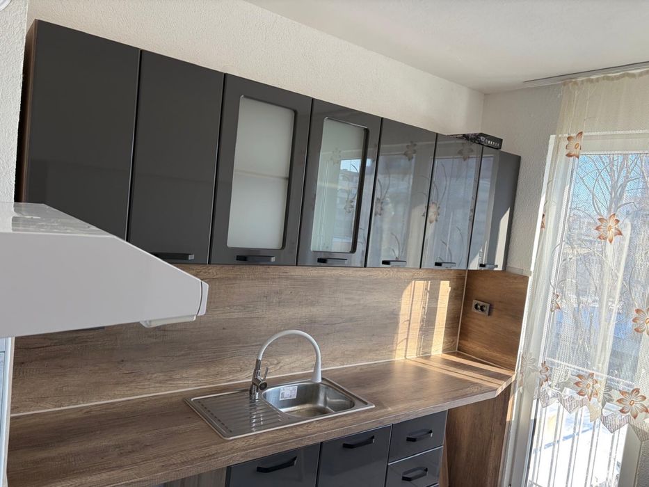 Дава се под наем Тристаен апартамент в Добрич, Център - 70 кв.м за 328.95 € - Снимка #1