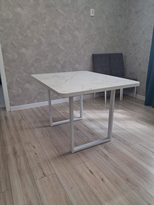Продам обеденный стол