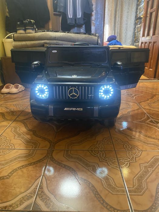 Vand masina electrica folosita de 3 ori