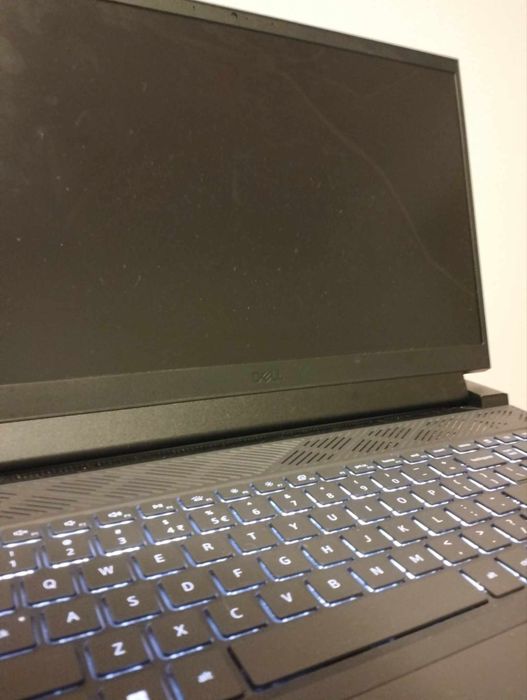 Laptop DELL functional , display spart