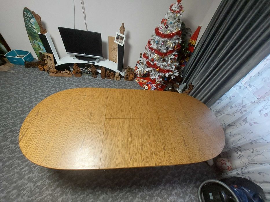 Masă din lemn masiv