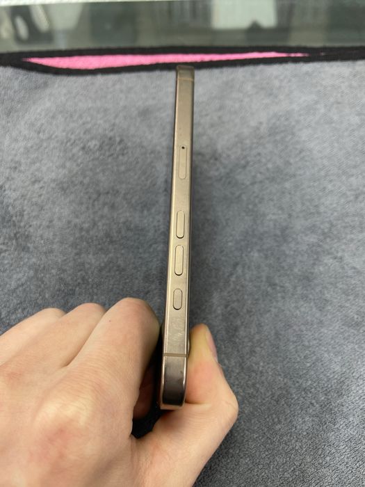 Iphone 16 pro desert