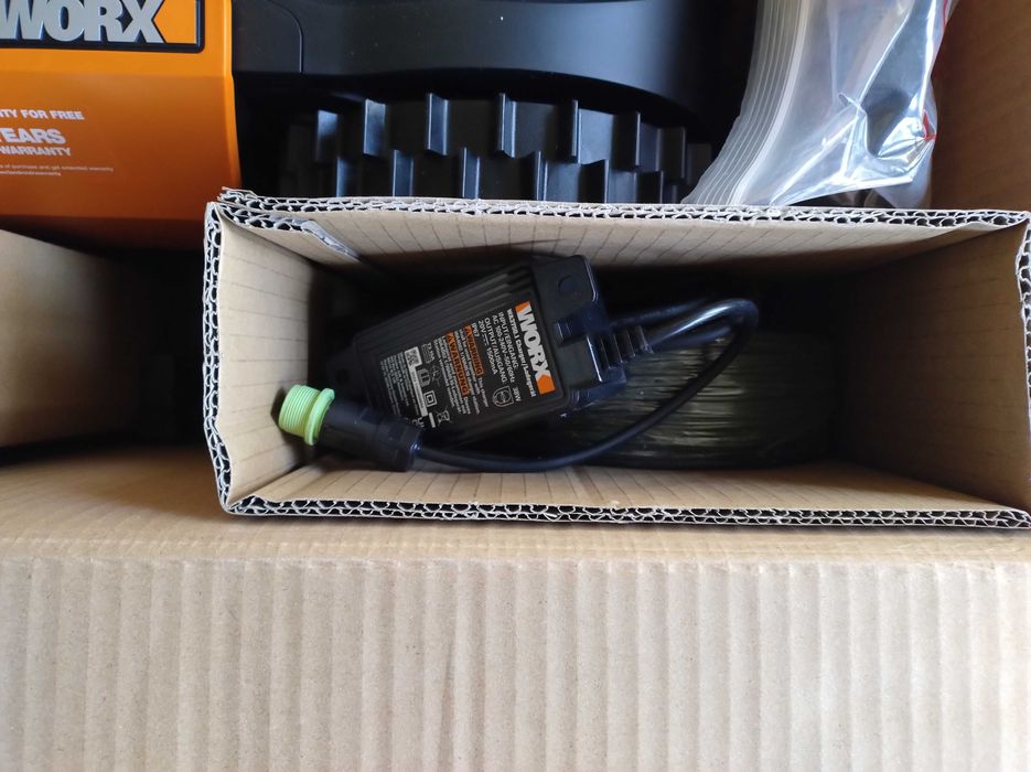 Робот косачка за трева Worx Landroid plus WR167E до 700m²