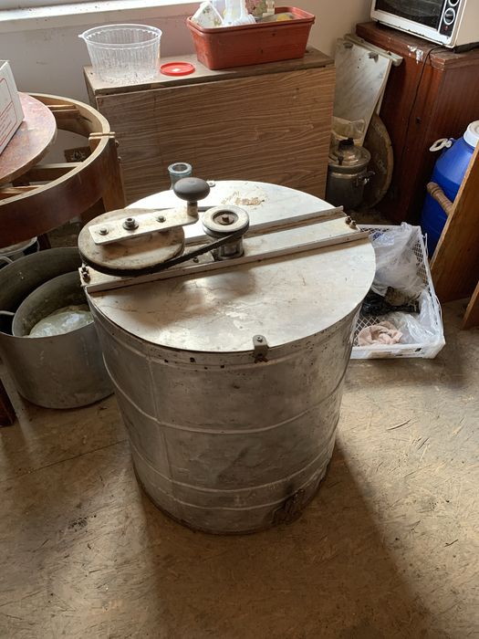 Пчелопасика с ульями