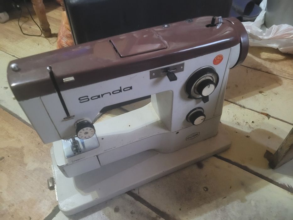 Mașină de cusut Sanda