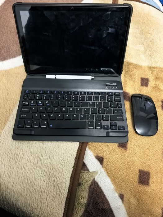 Планшет  Б/у как телефон