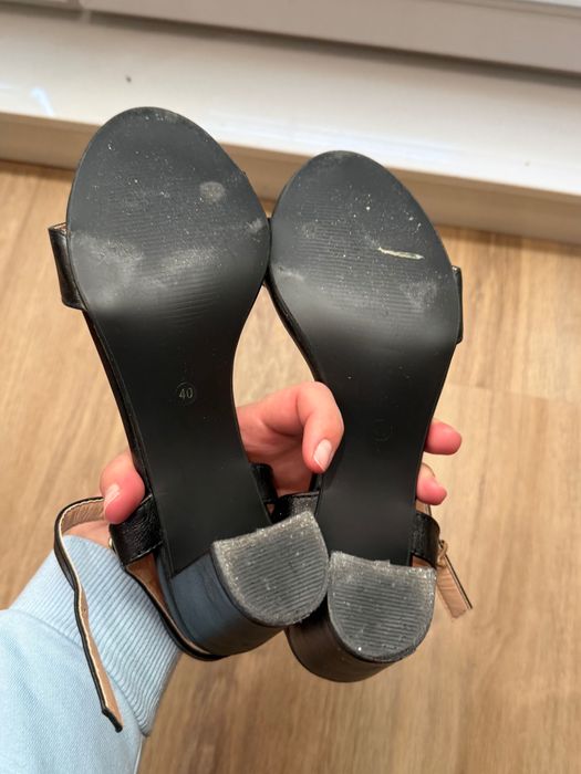 Дамски сандали с ток