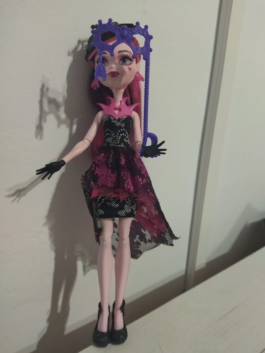 Draculaura monster high generația 2
