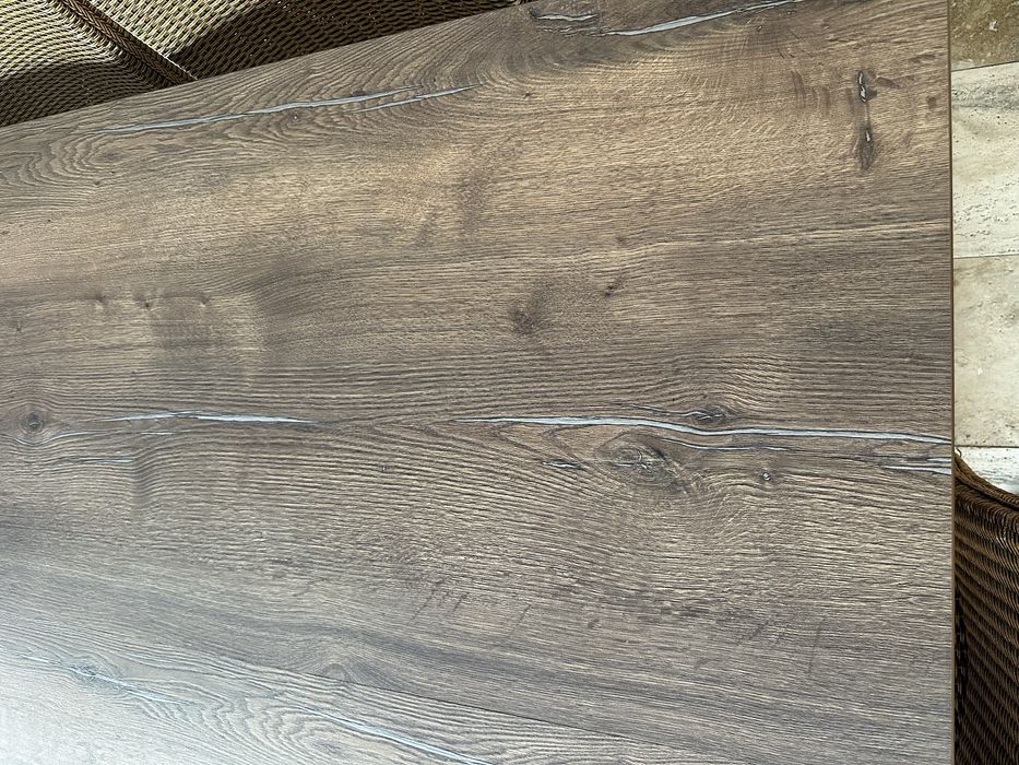 Vând masă 159/119 cm cu cadru metalic 8/2 cm grosime si scaune