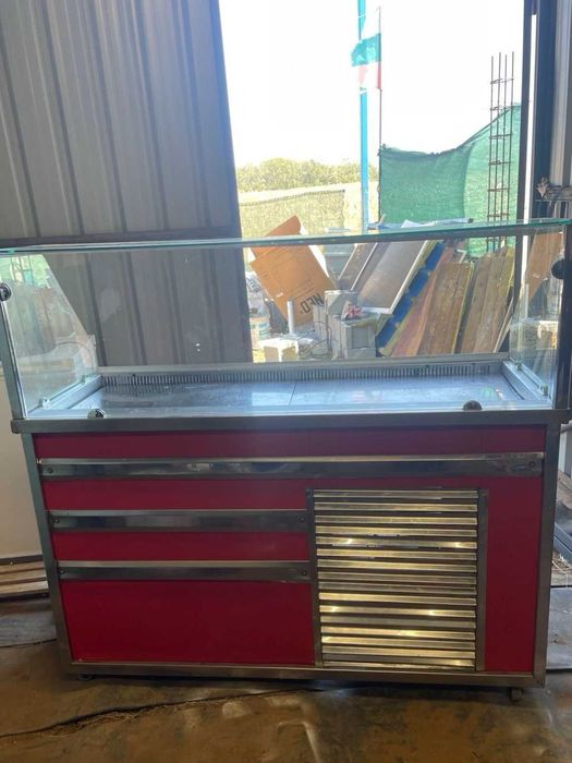 Хладилна витрина