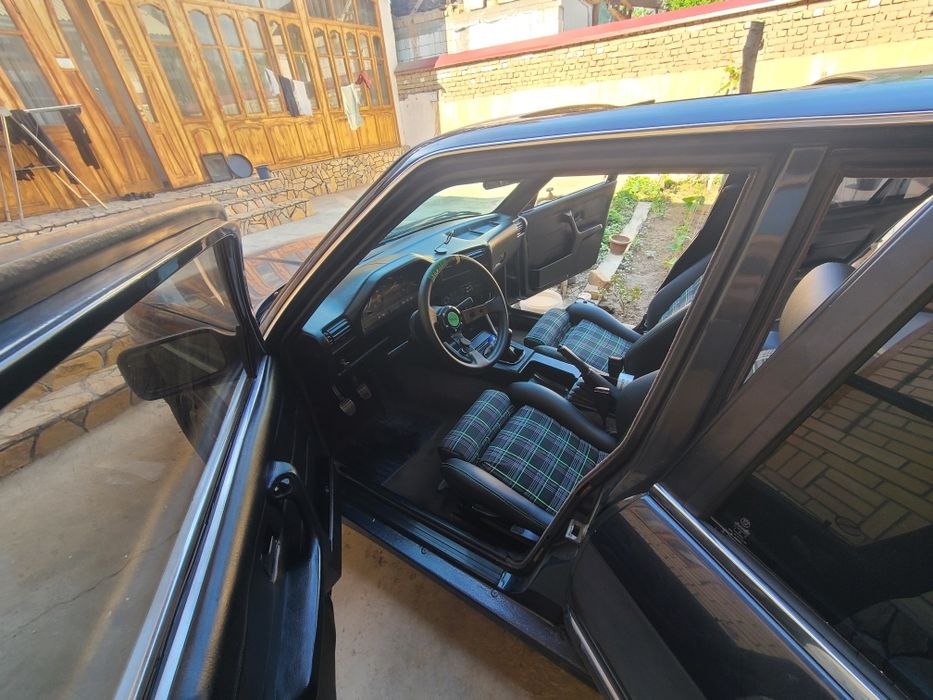 Bmw e30 320i yaxshi xolatda kami bor