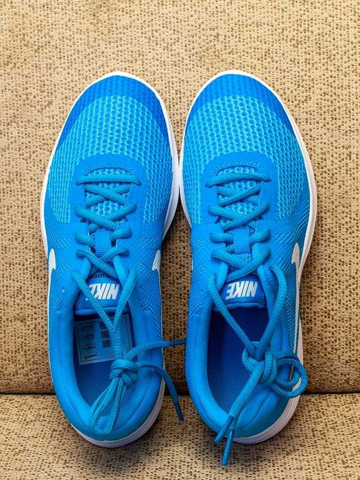 Маратонки Nike номер 38