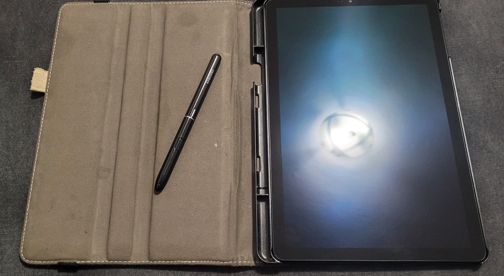 Samsung Galaxy Tab S4 – Perfectă, cu stylus + husă – 499 lei