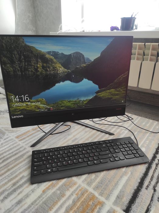 Моноблок Lenovo.