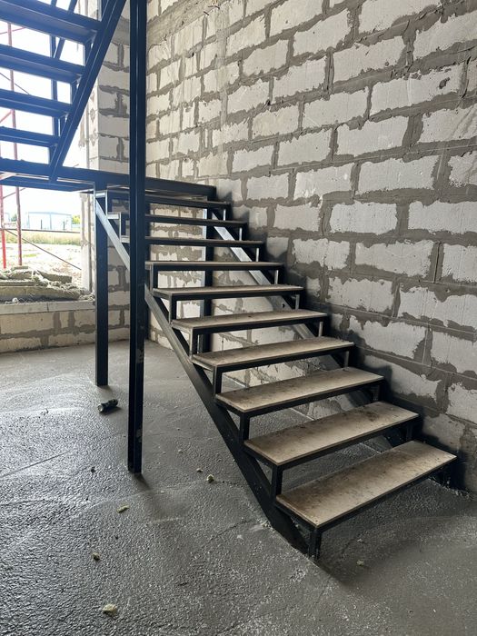 2 этаж , лестница  перила професионал сварщик