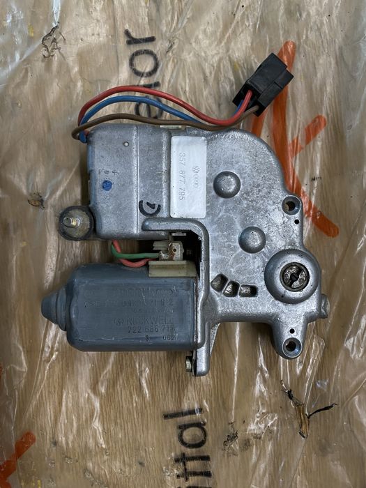 Моторчик люка на пассат б3/passat b3