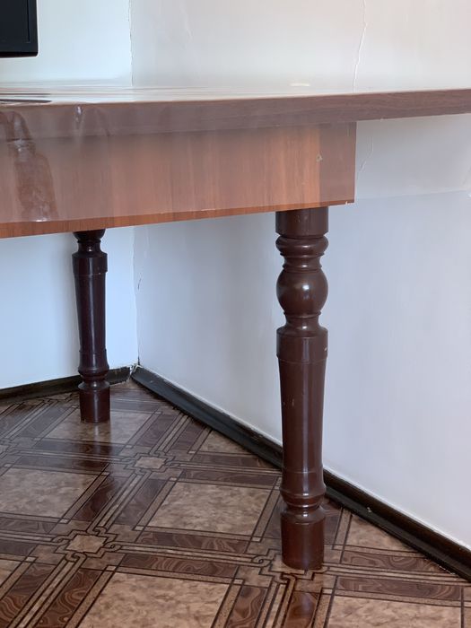 Стол для гостиной (ножки съемные)