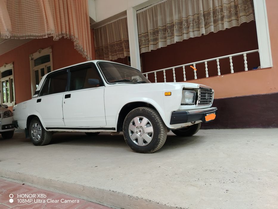 Lada vaz 2107 sotiladi