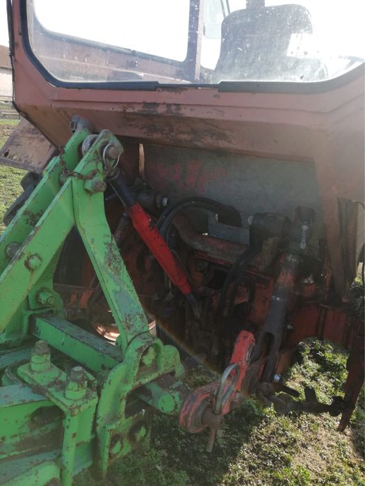 Vand tractor U650 cu plug arat!