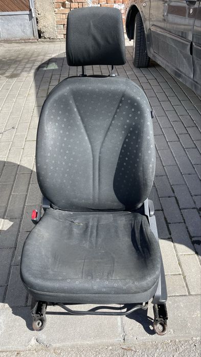 Toyota Yaris предна седалка