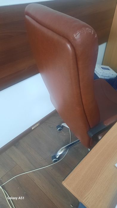 Vand scaun de birou in stare excelenta